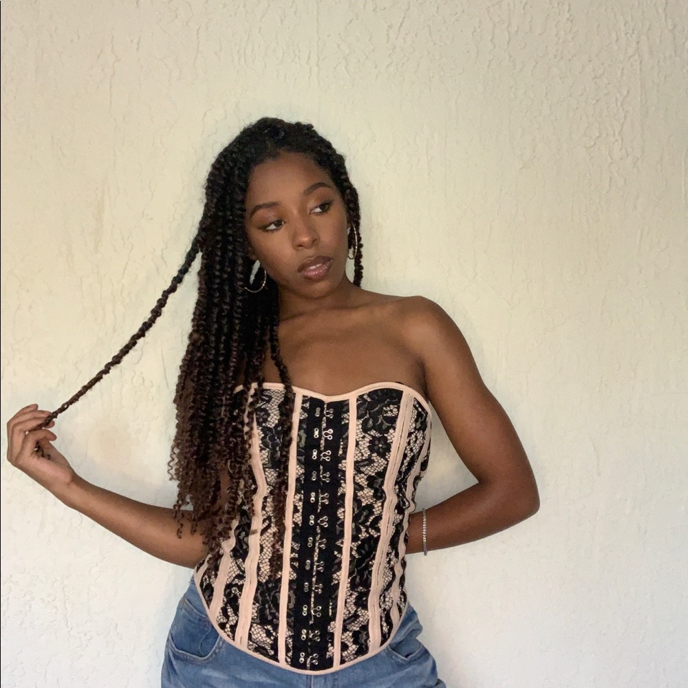 Y2K Lace Corset 🧸